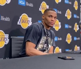 开云网址-得分20-篮板助攻没上双 湖人却喜迎冷静版韦少