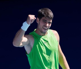 开云体育app下载-阿尔卡拉斯直落三盘晋级 连续三年打进澳网16强