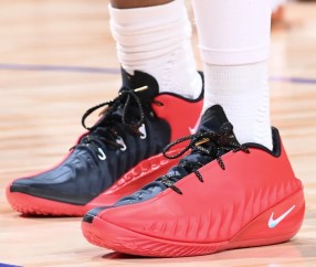 开云体育app下载-红蓝鸳鸯！汤普森兄弟均穿着G.T Cut4迎来正面对决